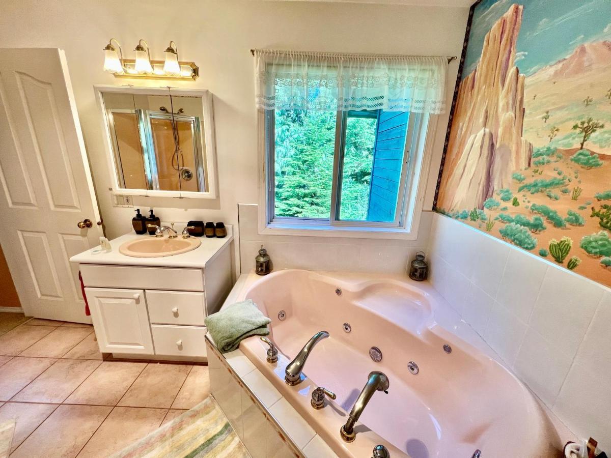 Seafarers Bed & Breakfast Tofino Esterno foto