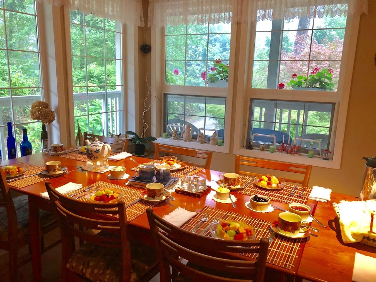 Seafarers Bed & Breakfast Tofino Esterno foto